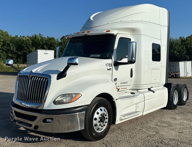 2019 International  LT625  semi truck - EJ8860