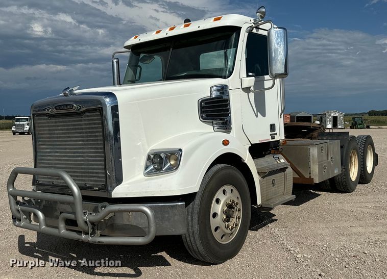 2013 Freightliner Coronado 122 semi truck - LF9994
