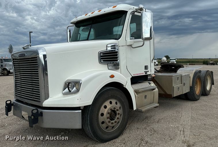 2013 Freightliner Coronado 122 semi truck - LF9995