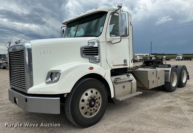 2015 Freightliner Coronado 122 semi truck - LF9996