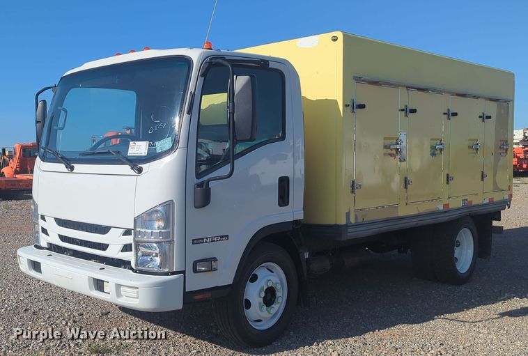 2016 Isuzu NPR delivery truck  - DL1040