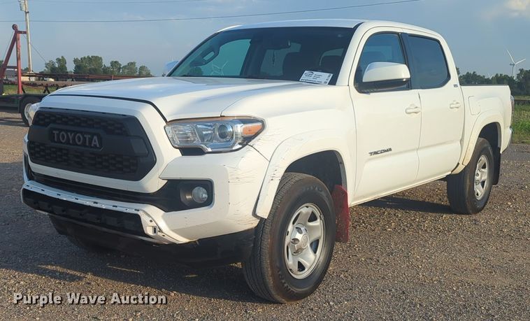2019 Toyota  Tacoma Double Cab pickup truck - DL1068