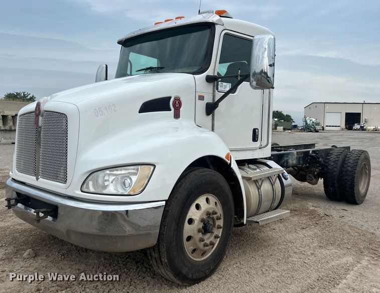 2019 Kenworth T370 truck cab and chassis - DO6655