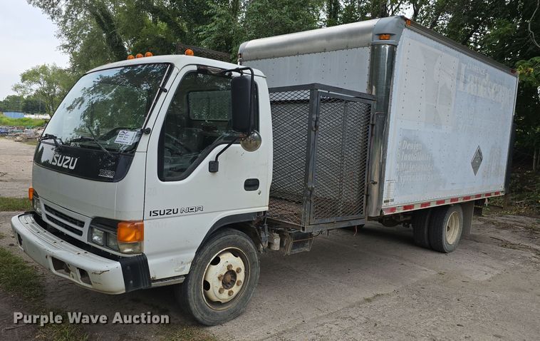 2004 Isuzu NQR box truck - DQ5139