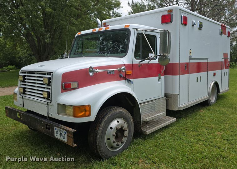 2000 International 4700 ambulance - DS4751
