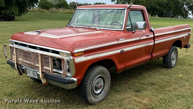 1976 Ford F100 pickup truck - DX1046