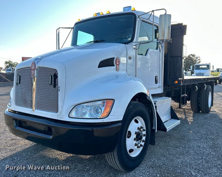 2013 Kenworth  T370 flatbed truck - EG0929