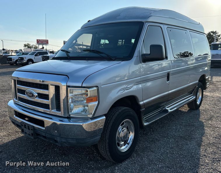 2011 Ford E250 handicap accessible van - EG0930