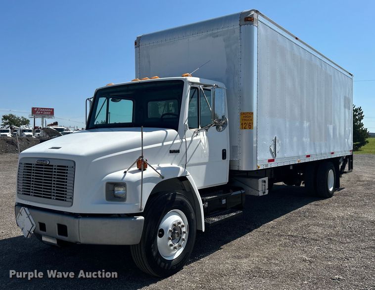 2002 Freightliner  FL70 box truck - EG0937
