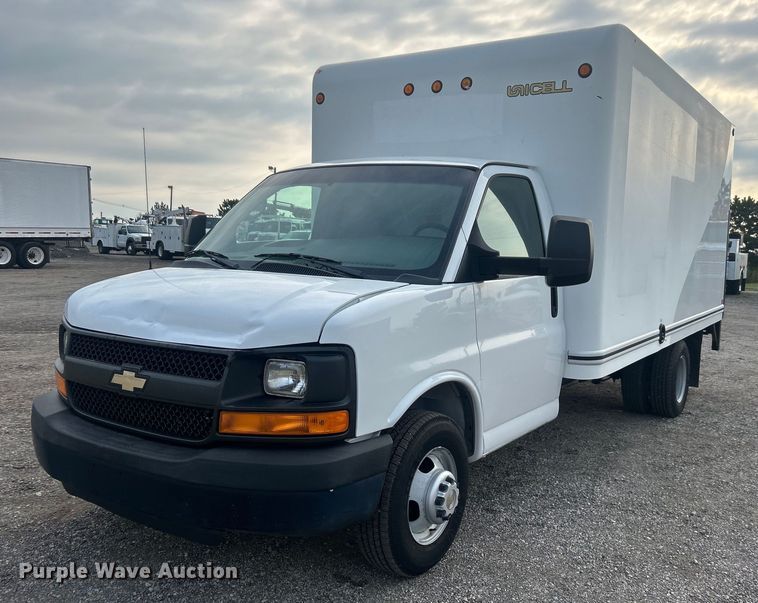 2013 Chevrolet  Express 3500 box truck - EG0962