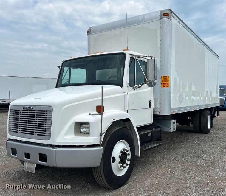 2002 Freightliner  FL70 box truck - EG0975