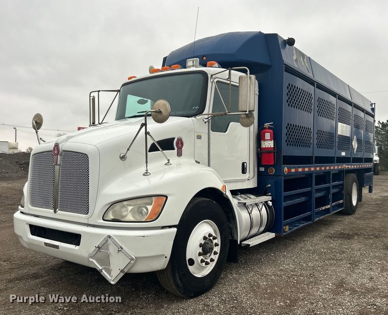 2012 Kenworth T370 delivery truck - EG1303