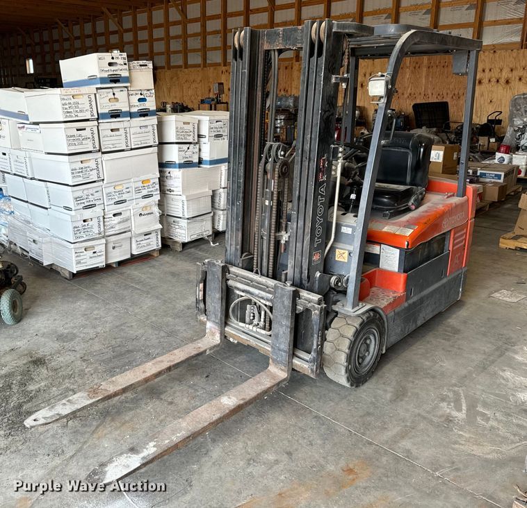 2006 Toyota 7FBEU20 forklift - EH4422