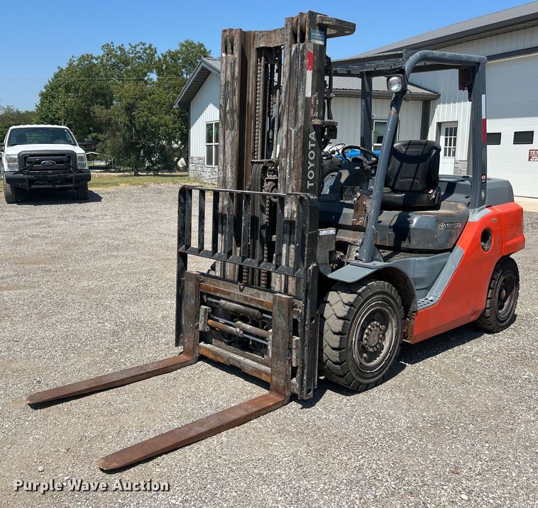 Toyota 8FD35U forklift - EJ2948