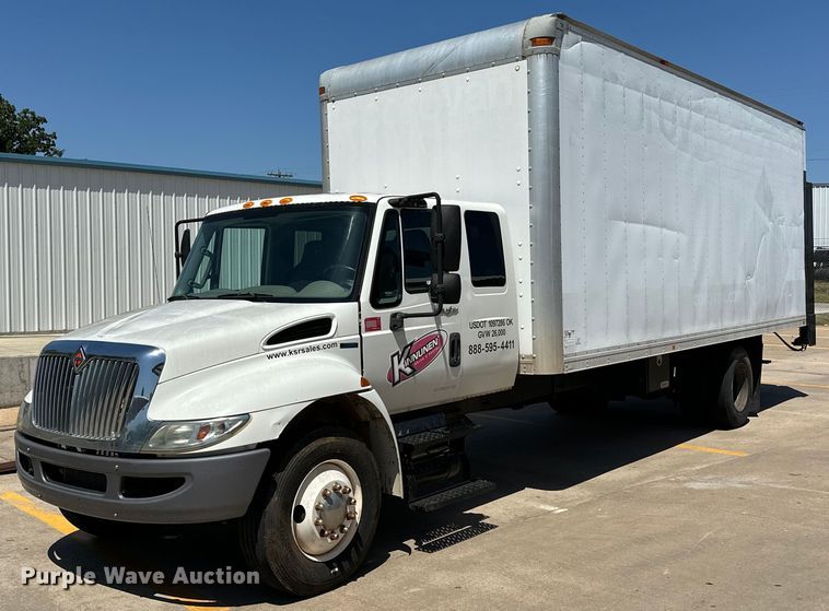 2011 International  DuraStar 4400  box truck - EJ8855