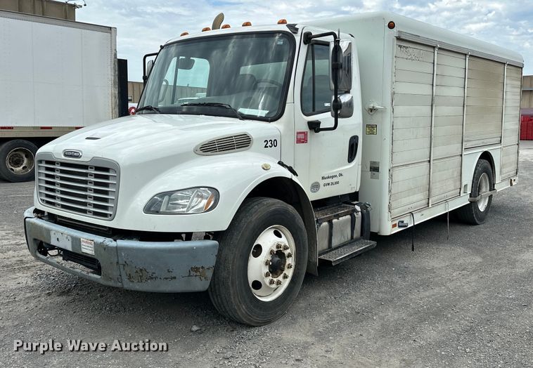 2013 Freightliner  M2 delivery truck - EJ8868