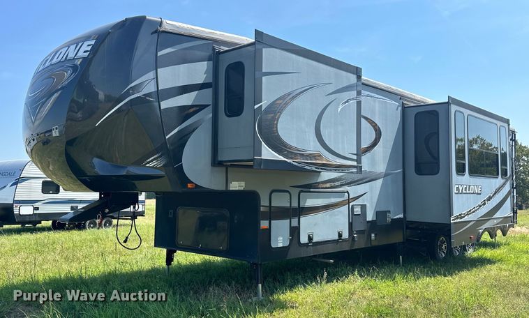 2014 Heartland  4100 Cyclone  toy hauler camper - EJ8911