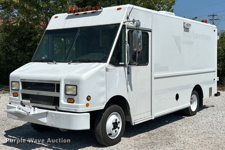 1999 Freightliner  MT45 delivery truck - EK3065