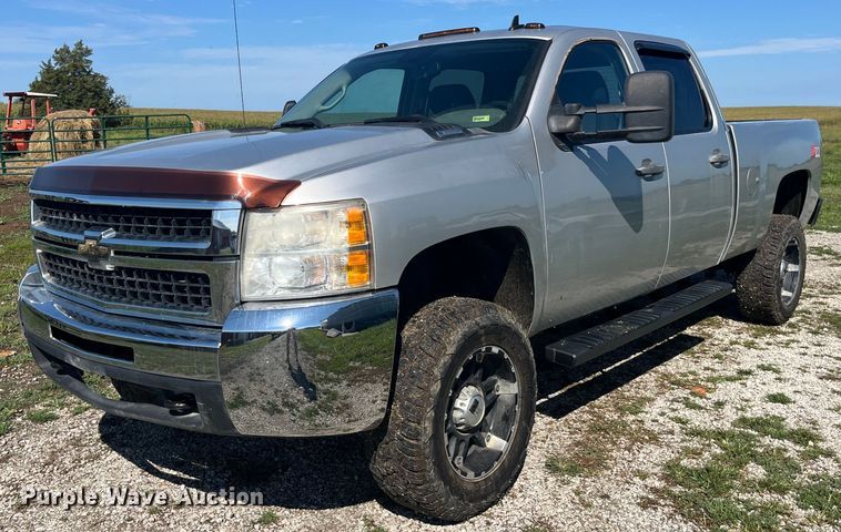 2010 Chevrolet  Silverado 2500HD Crew Cab pickup truck - EK8930