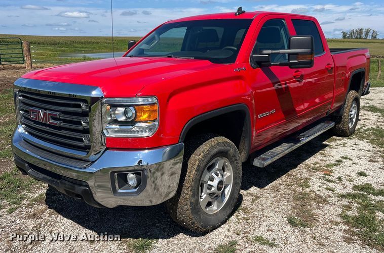 2016 GMC 2500HD Crew Cab pickup truck - EK8935