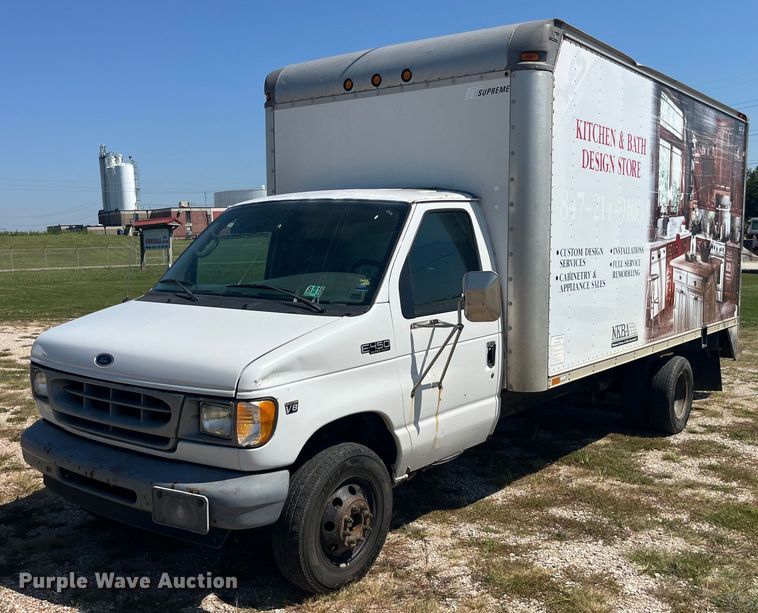 2002 Ford E450 Super Duty box truck - EK8971