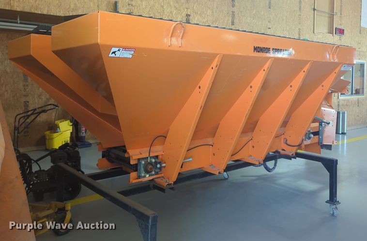Monroe salt spreader - EQ2024