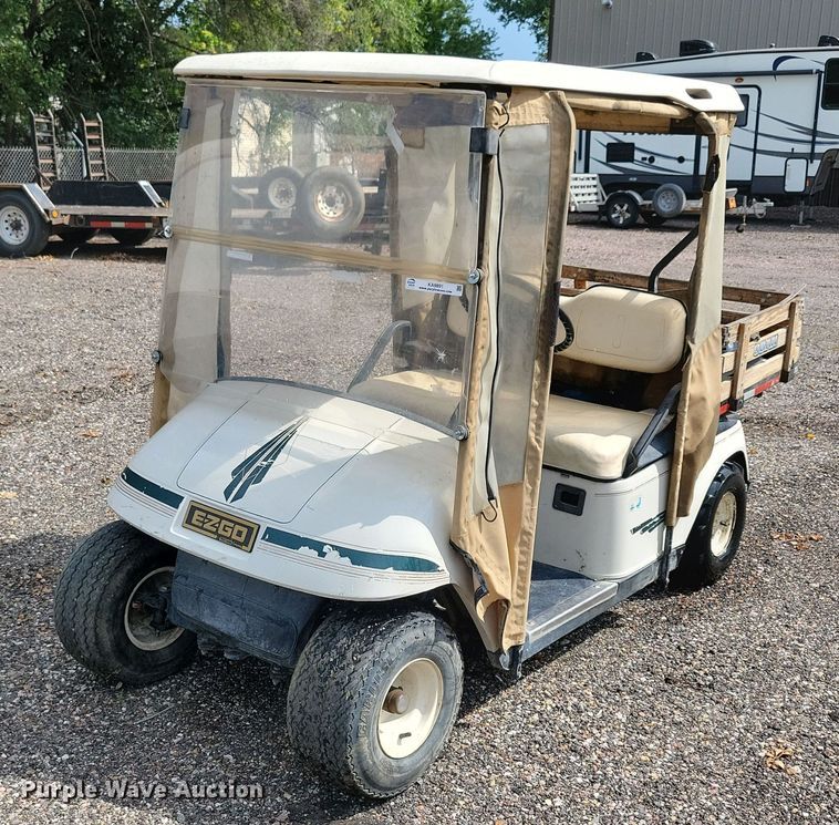 EZGO golf cart - KA9891