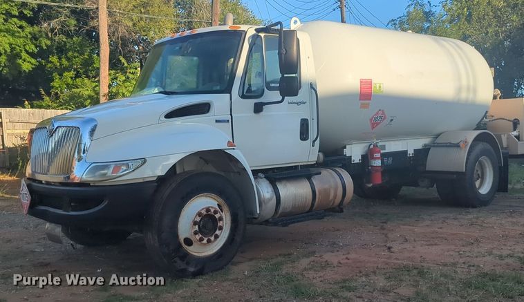 2008 International  Durastar  4300 tank truck - NW9747