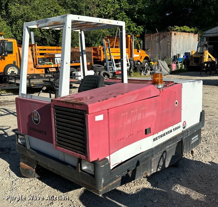 1986 Advanced  Retriever 5800 sweeper - OG9636