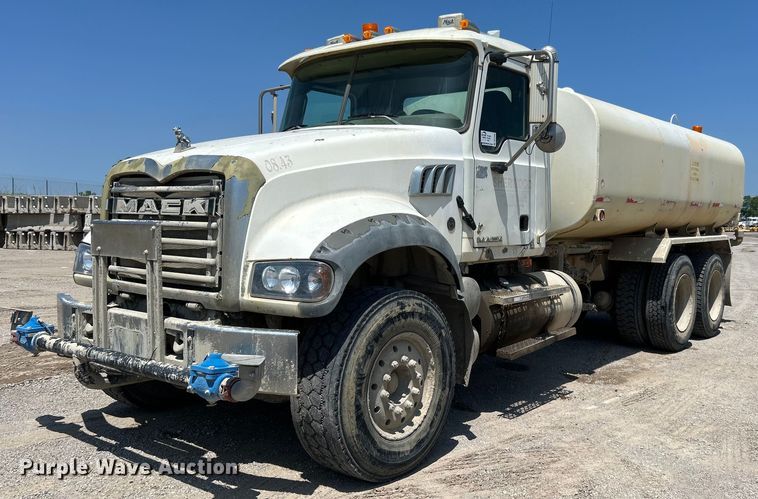 2007 Mack CTP713 water truck - DO1090