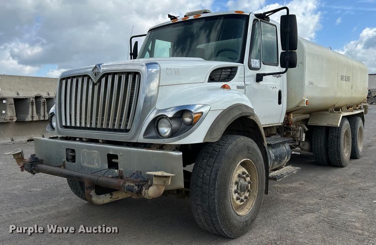 2009 International WorkStar 7400 water truck - DO1096