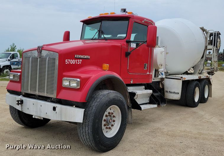 2001 Kenworth W900B ready mix truck - DR4388