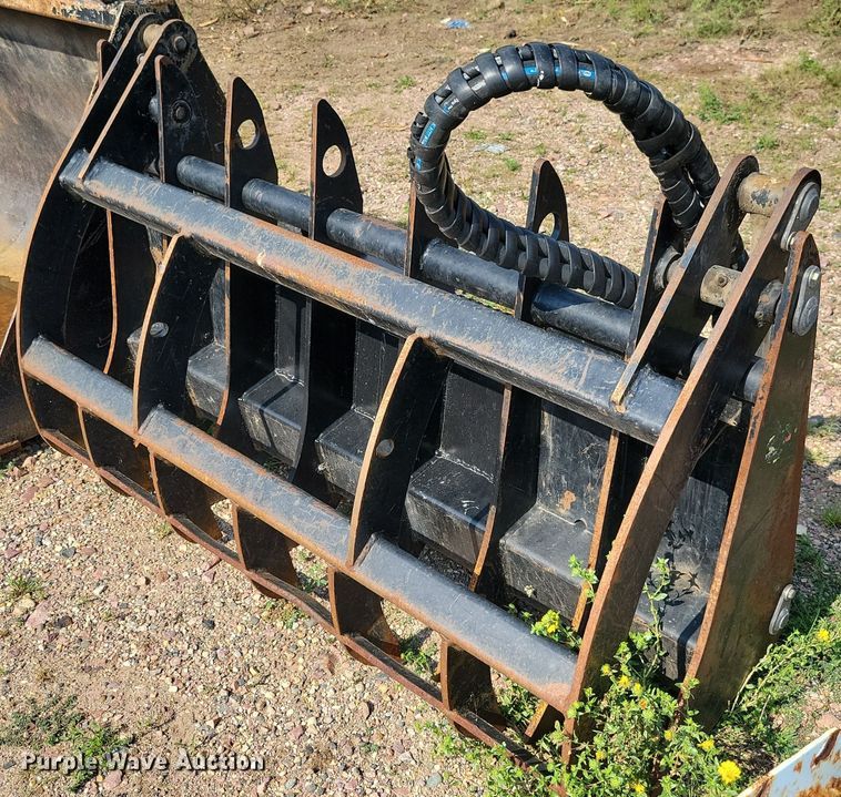 Quick Attach skid steer grapple bucket - DR4428