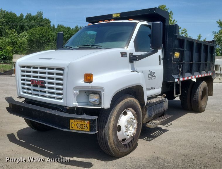 2004 GMC C7500 dump truck - DR4934