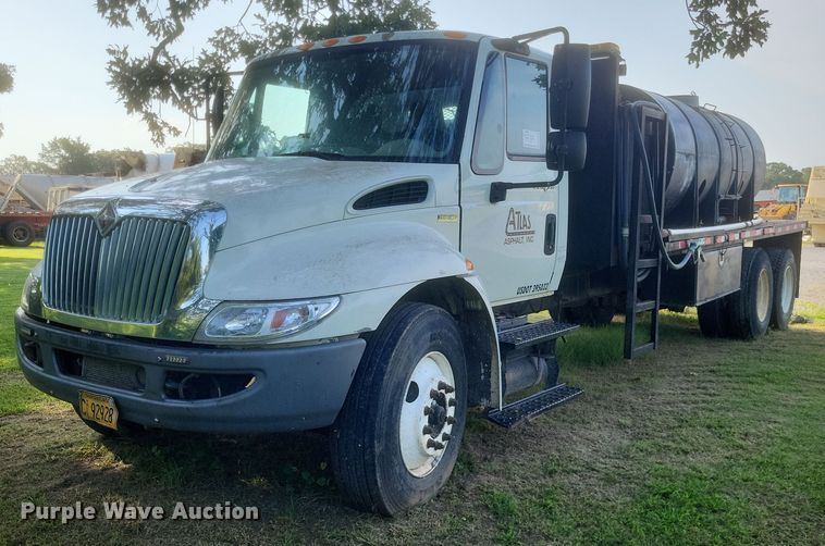 2011 International  DuraStar 4400 flatbed truck - DR4939
