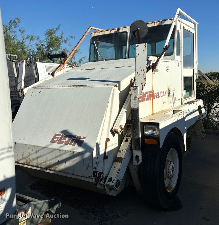 1996 Elgin Pelican  street sweeper - DS2518