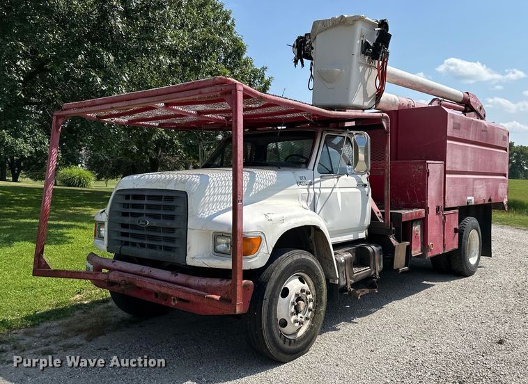 1998 Ford F800 bucket truck - DS4249