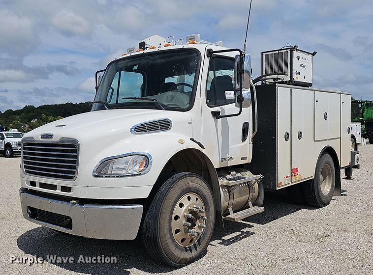 2012 Freightliner Business Class M2 crane truck - DS4702