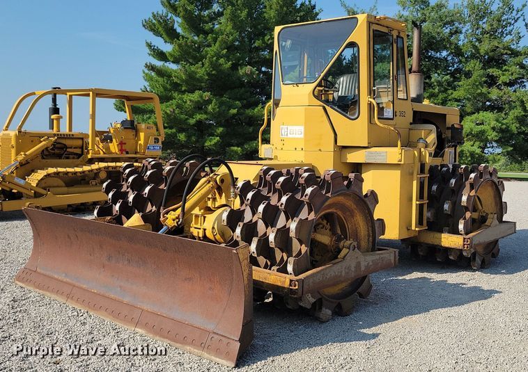 1971 Caterpillar 815 soil compactor - DW2251