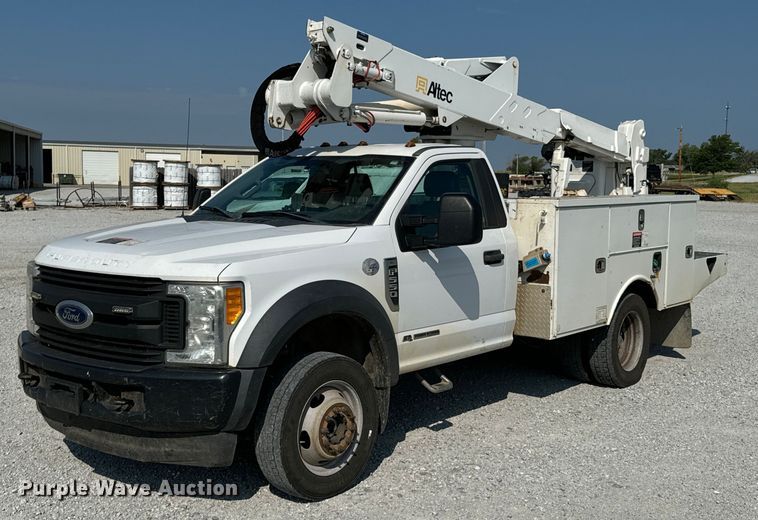 2017 Ford F550 Super Duty XL bucket truck - DX1102