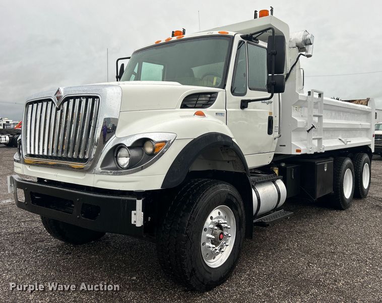 2011 International  7600 SBA dump truck - EG0831