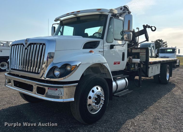 2008 International  Work Star 7400 crane truck - EG0910