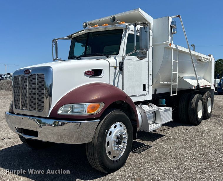 2005 Peterbilt  335 dump truck - EG0939