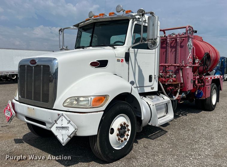 2012 Peterbilt  337 tank truck - EG0979