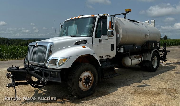 2006 International 7400  oil distributor truck - EH4340
