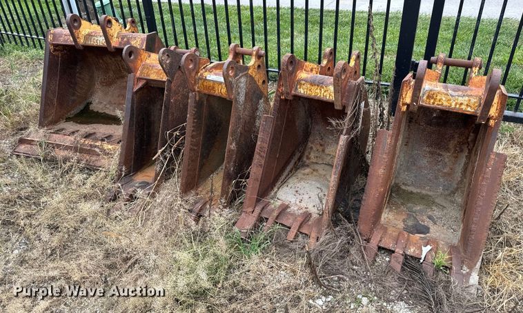 (5) backhoe buckets - EH6968