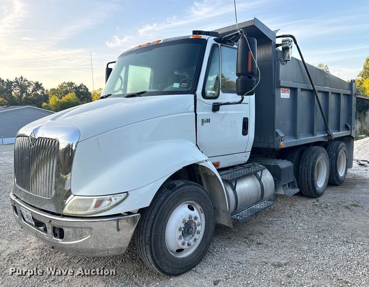 2005 International  8600 dump truck - EH6975