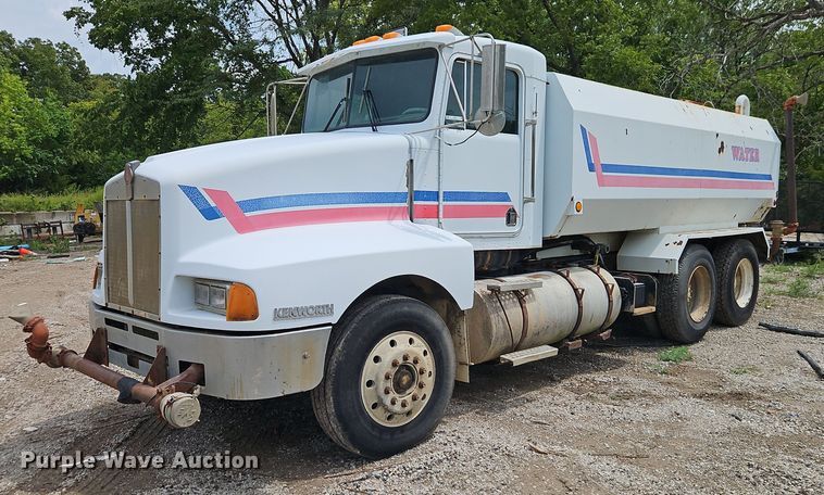 1986 Kenworth T600 water truck - EI8229