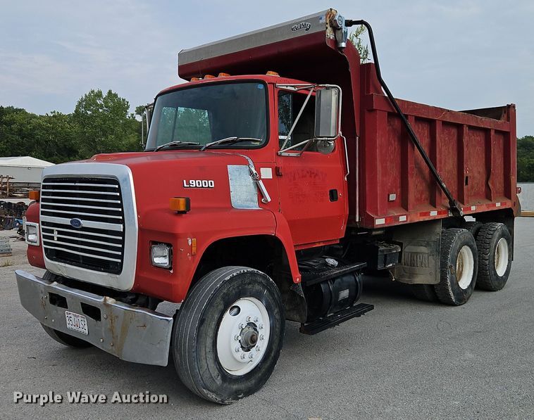 1992 Ford L9000 dump truck - EI8247