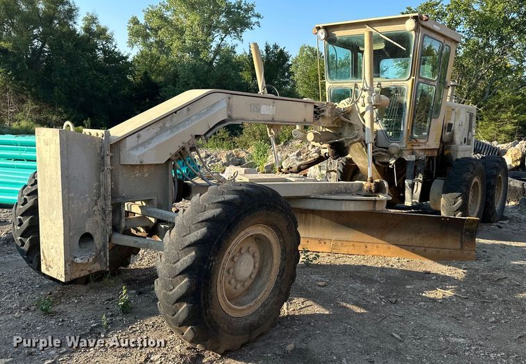 1990 Caterpillar 12G rigid frame motor grader - EJ7214